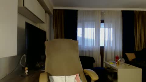 Kim Lee  online show from 3, 10, 2025