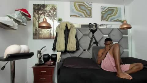 HOT MEN BLACK online show from 30, 1, 2025