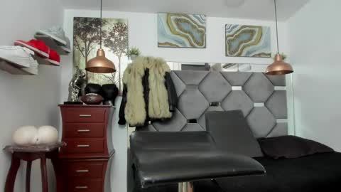 HOT MEN BLACK online show from 3, 2, 2025