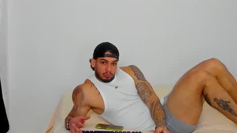 king_of_kings__ online show from 25, 4, 2026