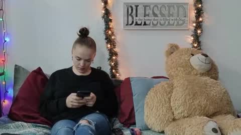 Scarred Thighs online show from 6, 1, 2026