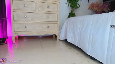    online show from 17, 1, 2025