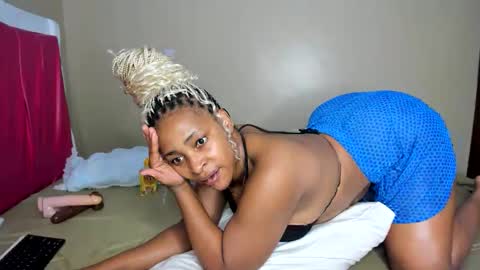 Snapshot of kinkylyla chatting on 25, 9, 2025 Kinky online show from 25, 9, 2025