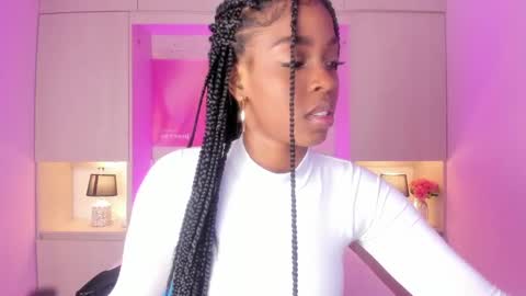 M A R A  online show from 7, 10, 2025