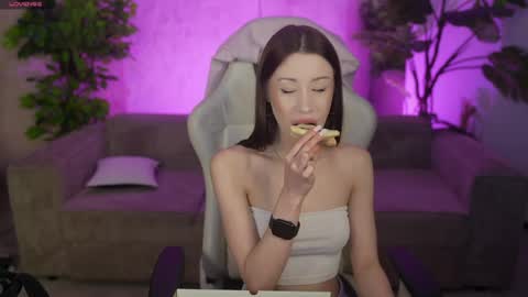 Snapshot of kira0541 chatting on 13, 4, 2026 Sweet girls online show from 13, 4, 2026