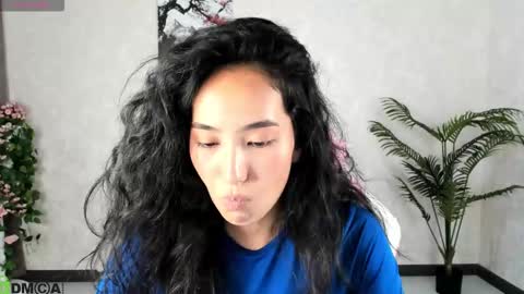 Aura online show from 12, 9, 2025