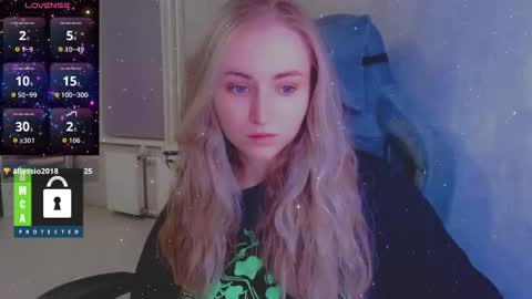 Snapshot of kira_love_sleep chatting on 22, 10, 2025 you know thumb up me please its important online show from 22, 10, 2025