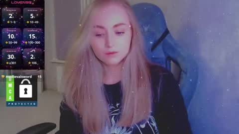 Snapshot of kira_love_sleep chatting on 30, 10, 2025 you know thumb up me please its important online show from 30, 10, 2025