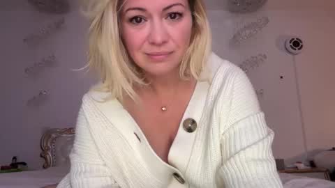 KiraDivine online show from 8, 12, 2024