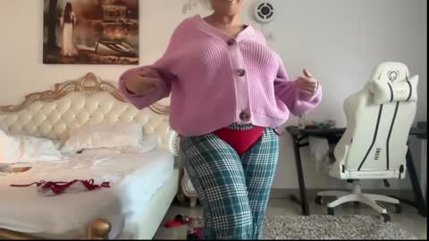 KiraDivine online show from 10, 10, 2025