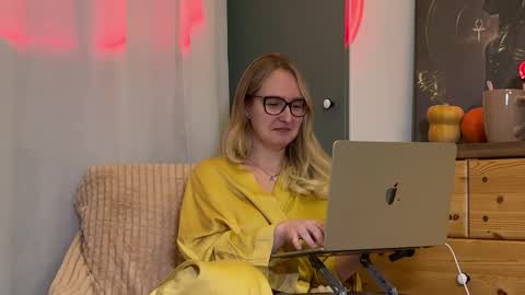 Snapshot of kirafatex chatting on 13, 11, 2025 KiraFatex online show from 13, 11, 2025