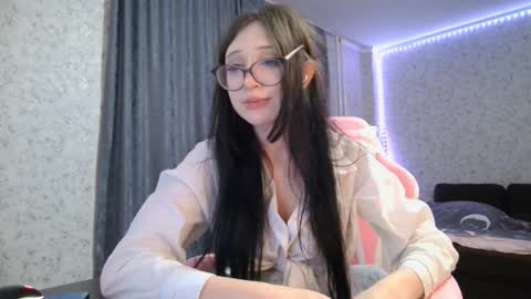 Snapshot of kirstievelasco chatting on 11, 9, 2025 Nicole online show from 11, 9, 2025
