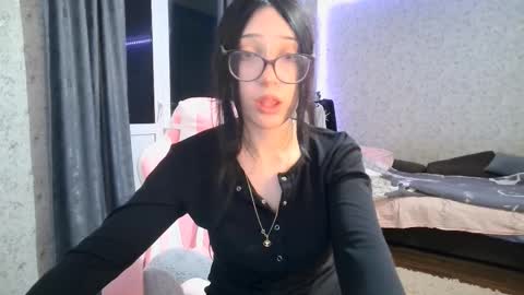 Snapshot of kirstievelasco chatting on 4, 10, 2025 Nicole online show from 4, 10, 2025