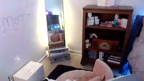 Snapshot of kiss_me_monroe chatting on 6, 7, 2026 Morgan Monroe online show from 6, 7, 2026