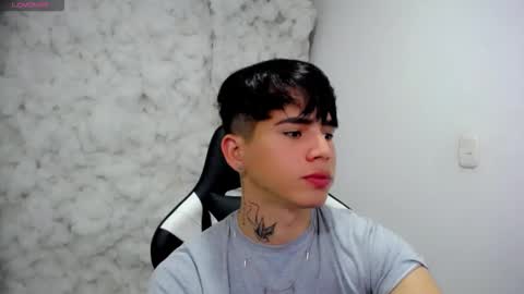 Snapshot of kiss_whitee chatting on 23, 11, 2025 kiss_whitee online show from 23, 11, 2025