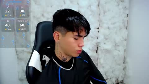 Snapshot of kiss_whitee chatting on 24, 11, 2025 kiss_whitee online show from 24, 11, 2025