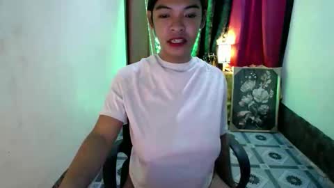 Snapshot of kisses_asian143 chatting on 12, 11, 2025 VICTORIA online show from 12, 11, 2025