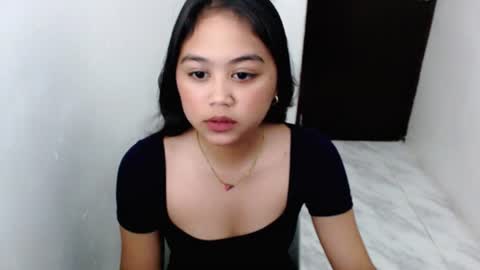 kisses_avery online show from 15, 6, 2026
