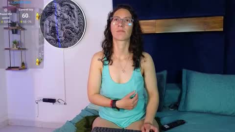 Kissing Company online show from 14, 9, 2025