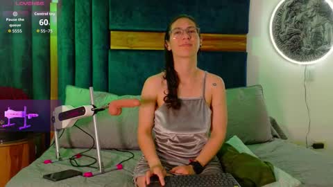 Kissing Company online show from 2, 12, 2025