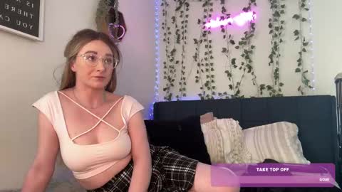 Snapshot of kisskatie chatting on 2, 3, 2025 Kaitie online show from 2, 3, 2025