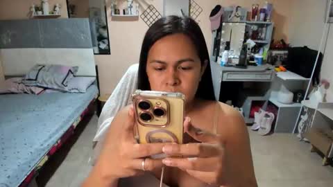 kissmeloves online show from 9, 3, 2026