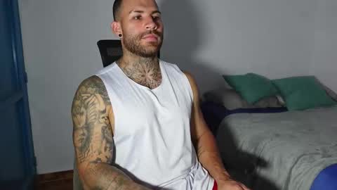 Snapshot of kite__ chatting on 1, 2, 2025 kite__ online show from 1, 2, 2025