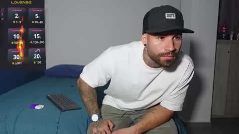 Snapshot of kite__ chatting on 10, 11, 2025 kite__ online show from 10, 11, 2025