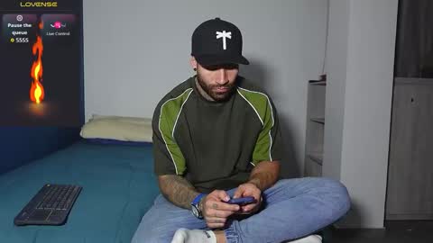 Snapshot of kite__ chatting on 18, 11, 2025 kite__ online show from 18, 11, 2025