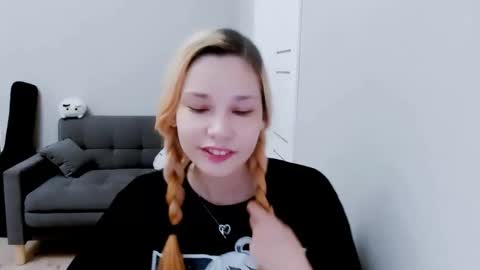 Snapshot of kitten_alisa chatting on 13, 9, 2025 Alissa online show from 13, 9, 2025