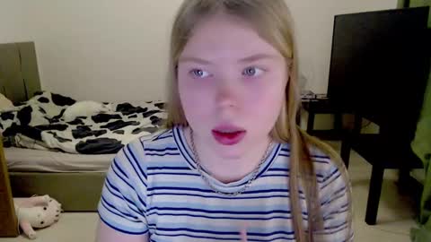 Jennyblonde and Emmabrunette online show from 22, 2, 2025