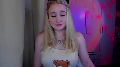 kitten_sun online show from 17, 4, 2026