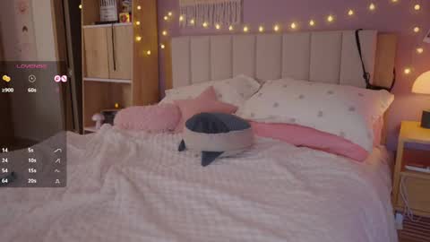 Snapshot of kittenmoon_ chatting on 28, 4, 2026 online show from 28, 4, 2026