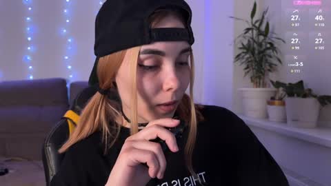 Snapshot of kittie_bear chatting on 4, 4, 2026 Veronica online show from 4, 4, 2026