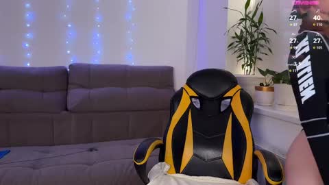 Snapshot of kittie_bear chatting on 13, 4, 2026 Veronica online show from 13, 4, 2026