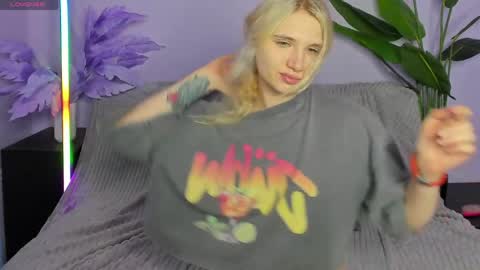 Snapshot of kitty_blondy chatting on 6, 4, 2026 kitty blondy online show from 6, 4, 2026