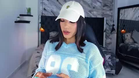 Snapshot of kitty_collins_ chatting on 4, 6, 2026 Kitty online show from 4, 6, 2026