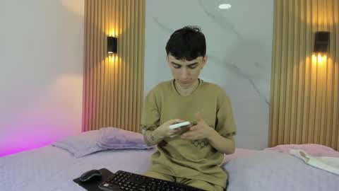 kitty_gill online show from 16, 12, 2024