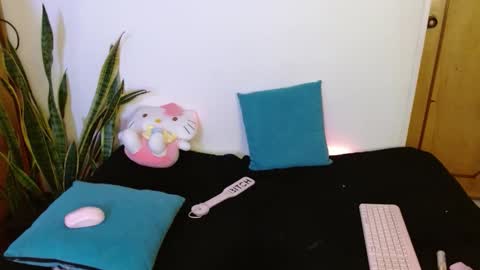 LAURA  help me reach 100likes online show from 11, 2, 2026