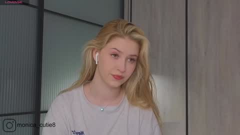 Monika online show from 9, 3, 2025