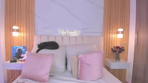 Angel Independent Model online show from 28, 2, 2026