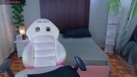 Snapshot of kloe_cooper chatting on 29, 9, 2025 kloe_cooper online show from 29, 9, 2025