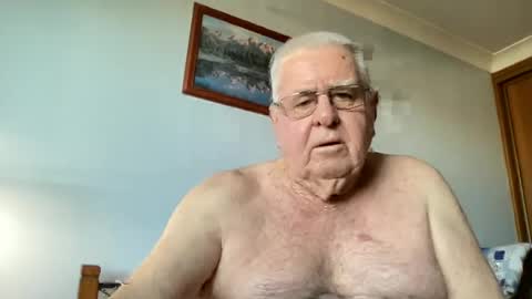 Snapshot of knights2001 chatting on 22, 6, 2026 Aussiedude online show from 22, 6, 2026