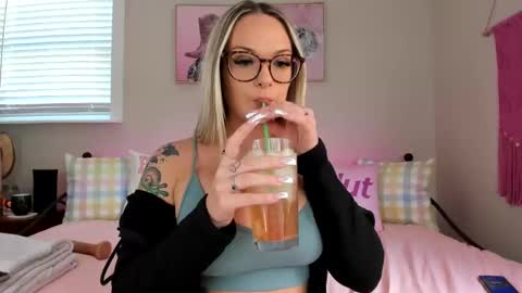 Snapshot of koramarina chatting on 7, 1, 2025  KORA MARiNA  online show from 7, 1, 2025