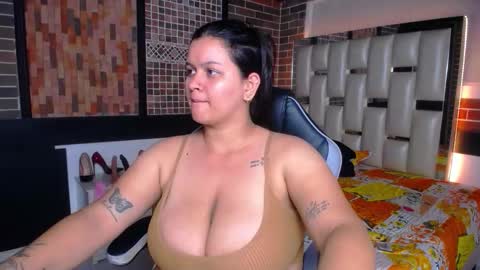 kriss_sweetboobs online show from 18, 9, 2025