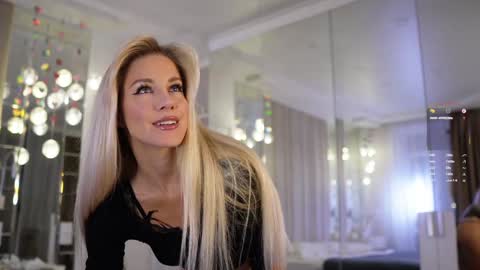 Snapshot of krissone chatting on 11, 11, 2025 Kristina online show from 11, 11, 2025
