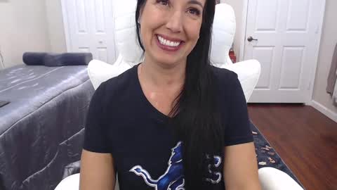 Krissy online show from 5, 10, 2025