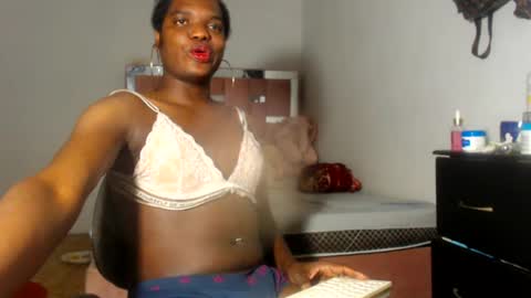 Snapshot of kristal_cox2 chatting on 15, 6, 2026 kristal_cox2 online show from 15, 6, 2026