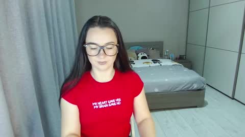 twitter    Annemarye 23 online show from 5, 3, 2025