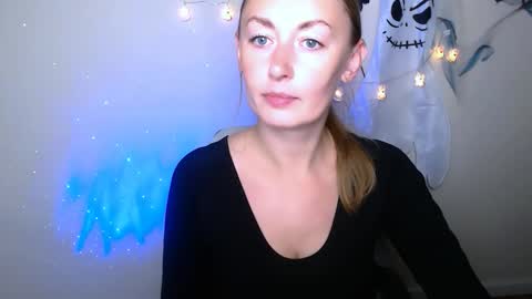 Snapshot of kristinahech_ chatting on 12, 10, 2025 Kristi online show from 12, 10, 2025